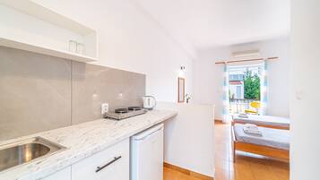 Fridge, stovetop, dishwasher, coffee/tea maker