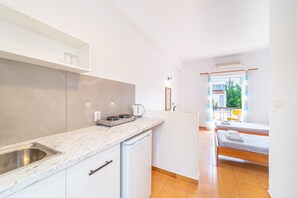 Fridge, stovetop, dishwasher, coffee/tea maker