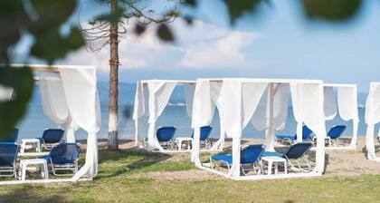 Holiday Apartment "Basic Twin Room Sandy Beach Annexe" with Shared Pool & Wi-Fi
