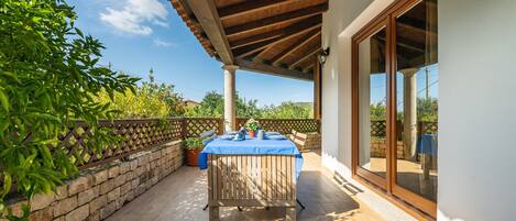 屋外ダイニングエリア