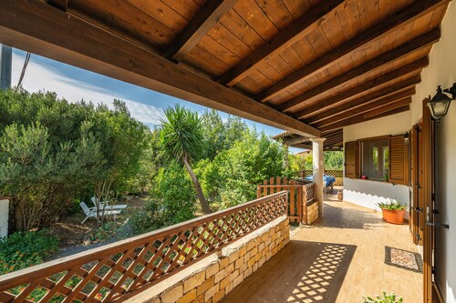 Villa "Rossu" mit Bergblick, privatem Garten, WLAN und Klimaanlage