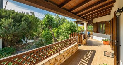 Villa "Rossu" with Mountain View, Private Garden, Wi-Fi and Air Conditioning