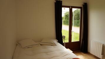 8 chambres, fer et planche Ă repasser, draps fournis