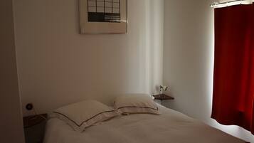 8 bedrooms, iron/ironing board, bed sheets, wheelchair access