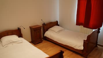 8 bedrooms, iron/ironing board, bed sheets, wheelchair access