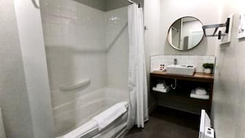 Suite 9, 1 Queen Bed | Salle de bain