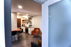 Suite 8, 2 Queen beds | Living area - Morel Executive Suites (Edmundston)