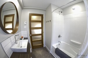 Suite 7, 2 Queen Beds | Bathroom | Free toiletries, hair dryer, towels, soap