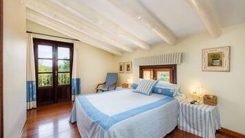 3 slaapkamers, een strijkplank/strijkijzer, gratis wifi, beddengoed