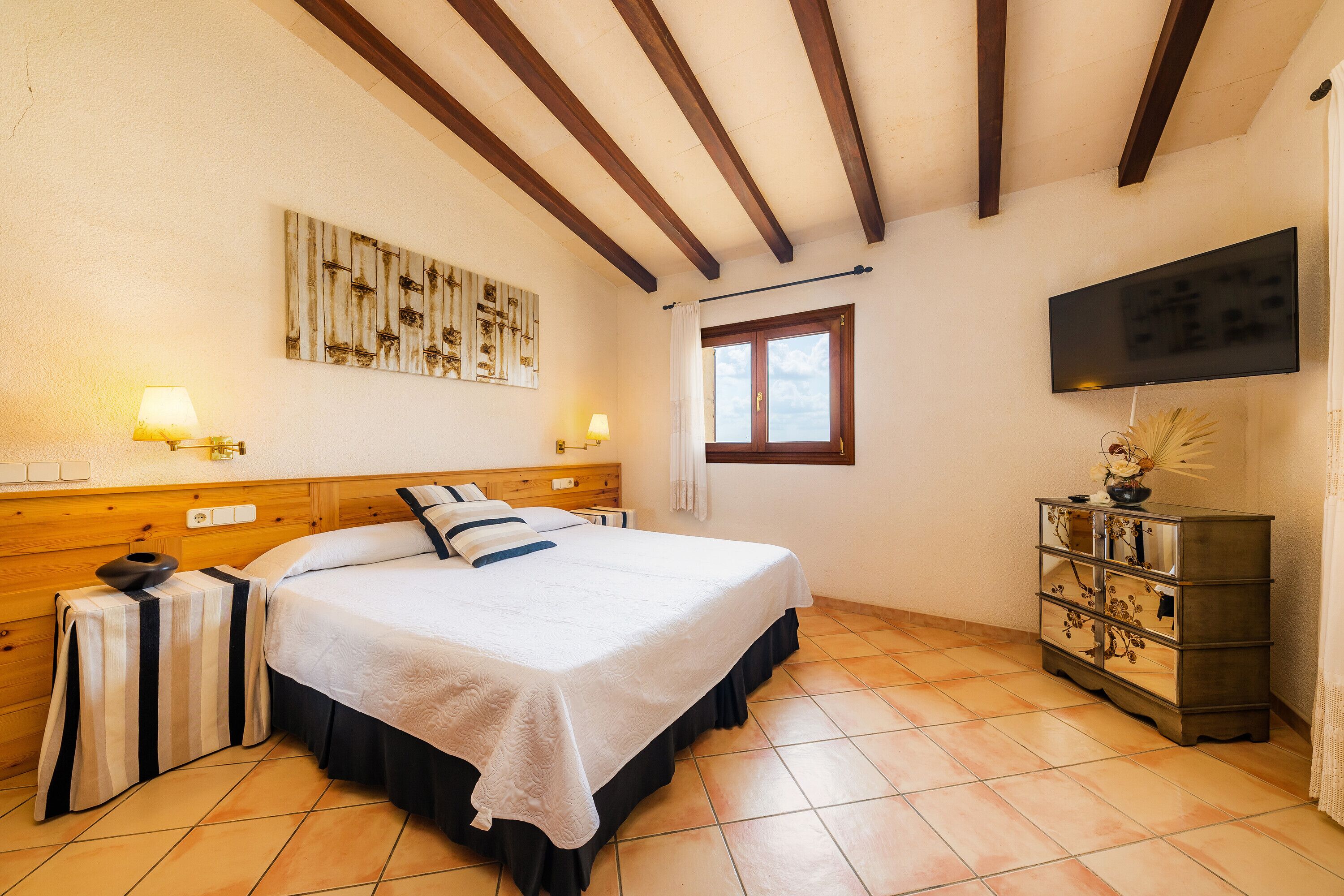 3 slaapkamers, een strijkplank/strijkijzer, gratis wifi, beddengoed