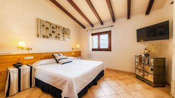 3 slaapkamers, een strijkplank/strijkijzer, gratis wifi, beddengoed