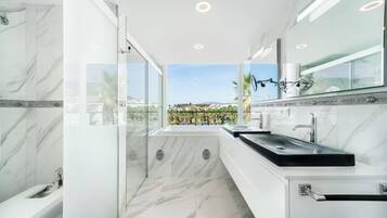 Shower, hair dryer, towels