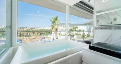 Villa "El Higuerón Con Vistas Al Mar" with Sea View, Private Pool & Wi-Fi