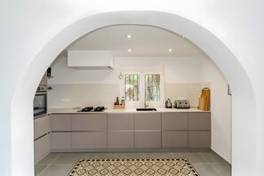 Geladeira, fogão, cooktop, lava-louças