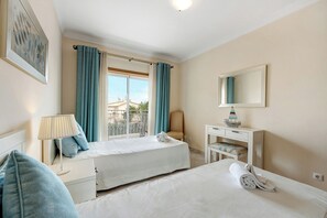 2 bedrooms, iron/ironing board, free WiFi, bed sheets - Holiday Apartment "Palmeiras Reais 110" with Mountain View, Shared Heated Pool & Wi-Fi (Portimão)