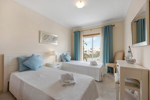 2 bedrooms, iron/ironing board, free WiFi, bed sheets - Holiday Apartment "Palmeiras Reais 110" with Mountain View, Shared Heated Pool & Wi-Fi (Portimão)