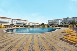 Indoor pool, a heated pool - Holiday Apartment "Palmeiras Reais 110" with Mountain View, Shared Heated Pool & Wi-Fi (Portimão)
