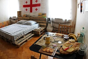Dining - Dingo Backpackers Hostel (Kutaisi)