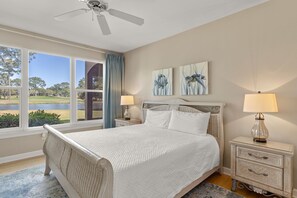 3 bedrooms, iron/ironing board, free WiFi, bed sheets - 3BR Villa w/6-Seat GOLF CART, Screened Patio! Near Beach, Tennis, Pool, Wharf (Miramar Beach)
