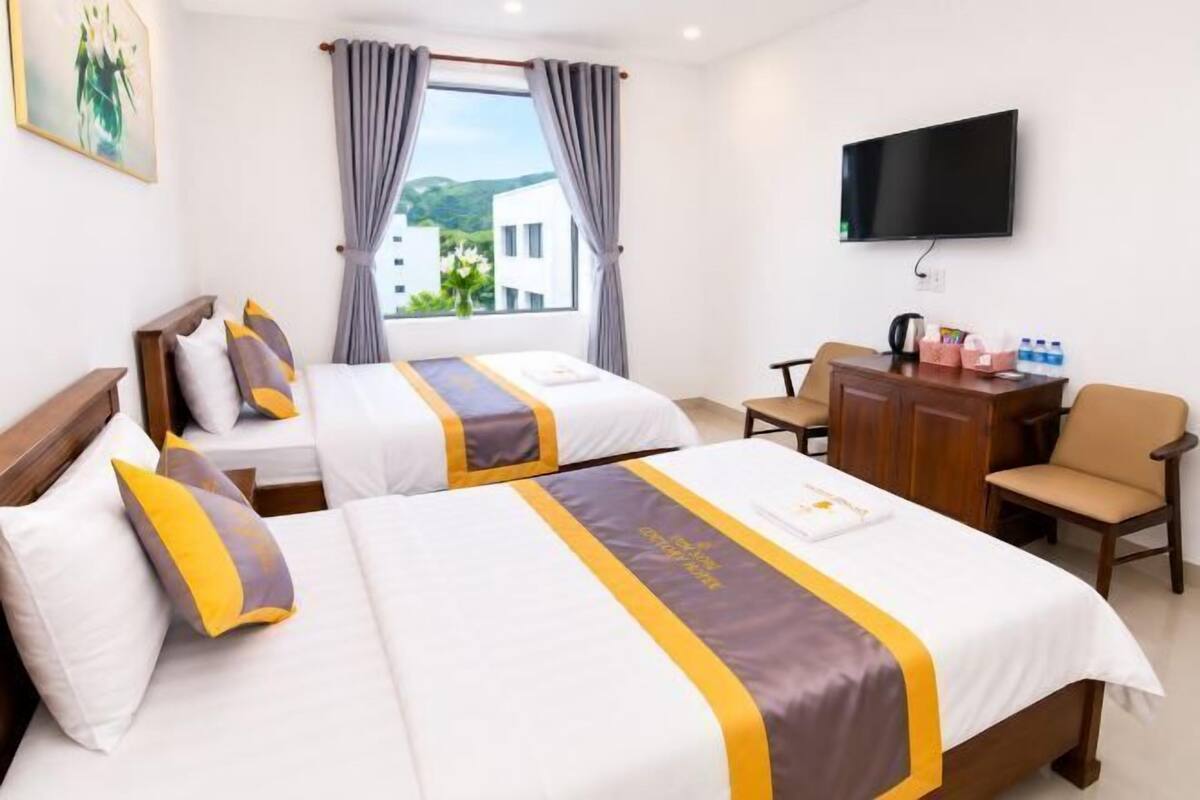 Hypo-allergenic bedding, down duvets, minibar, desk