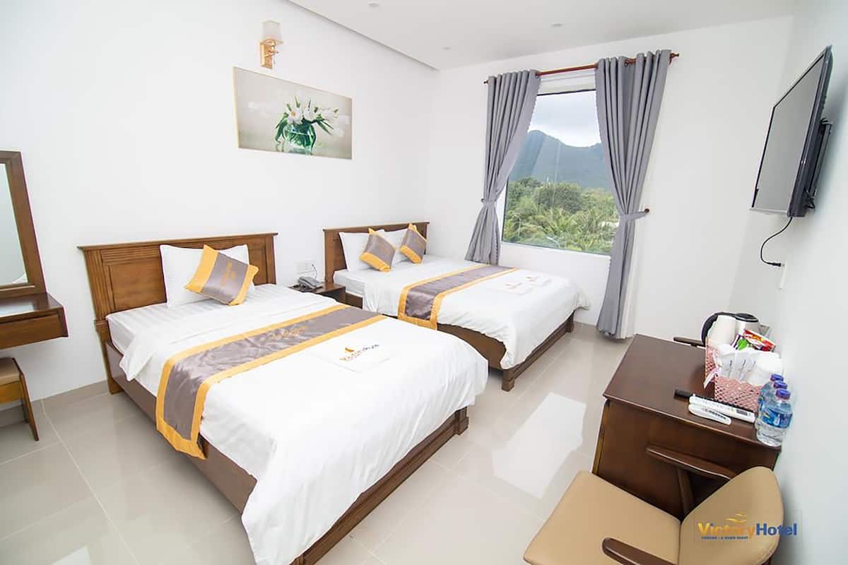 Superior Triple Room | Hypo-allergenic bedding, down duvets, minibar, desk