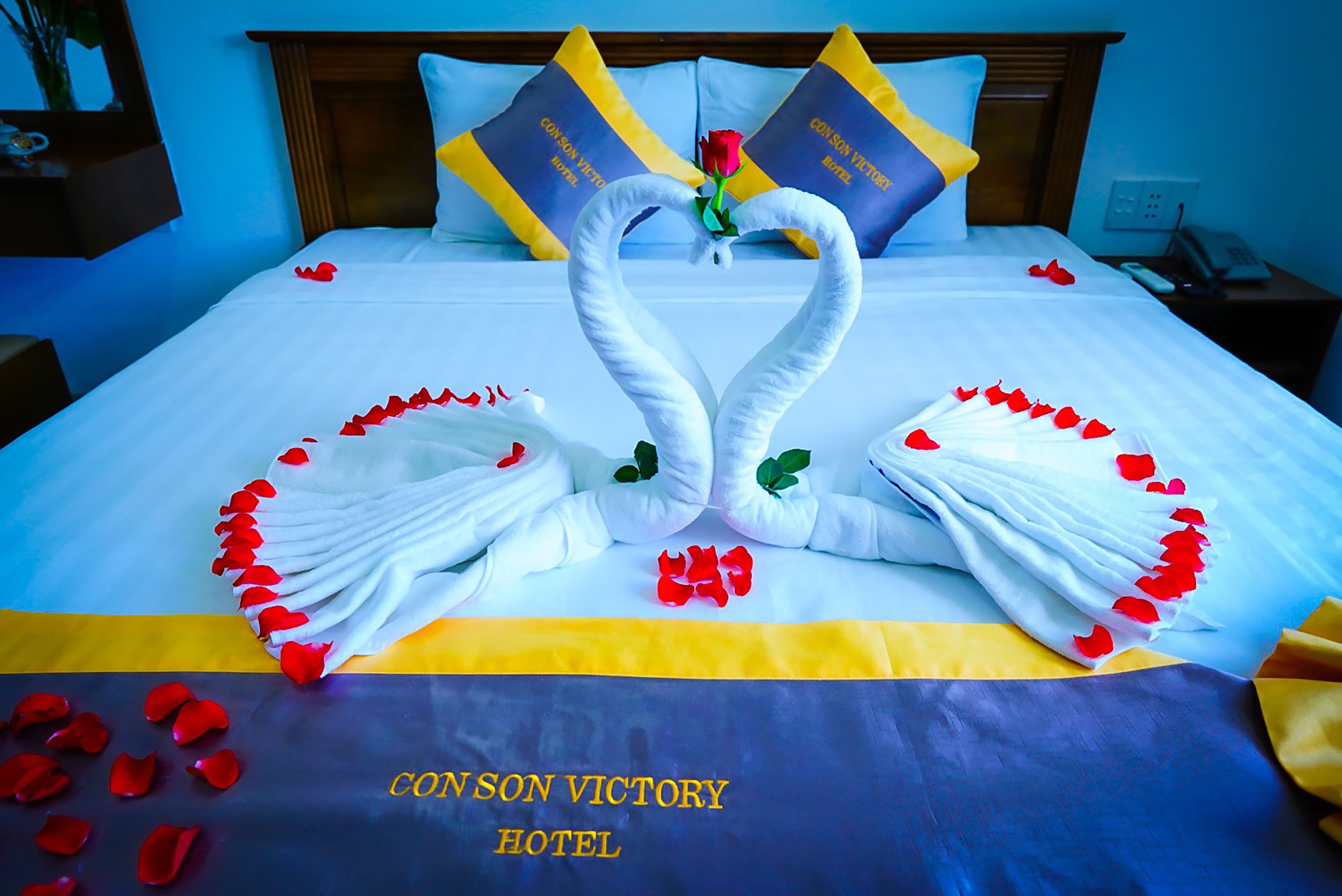 Hypo-allergenic bedding, down duvets, minibar, desk