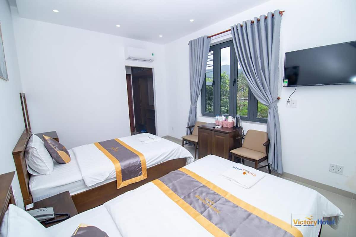 Superior Twin Room | Hypo-allergenic bedding, down duvets, minibar, desk