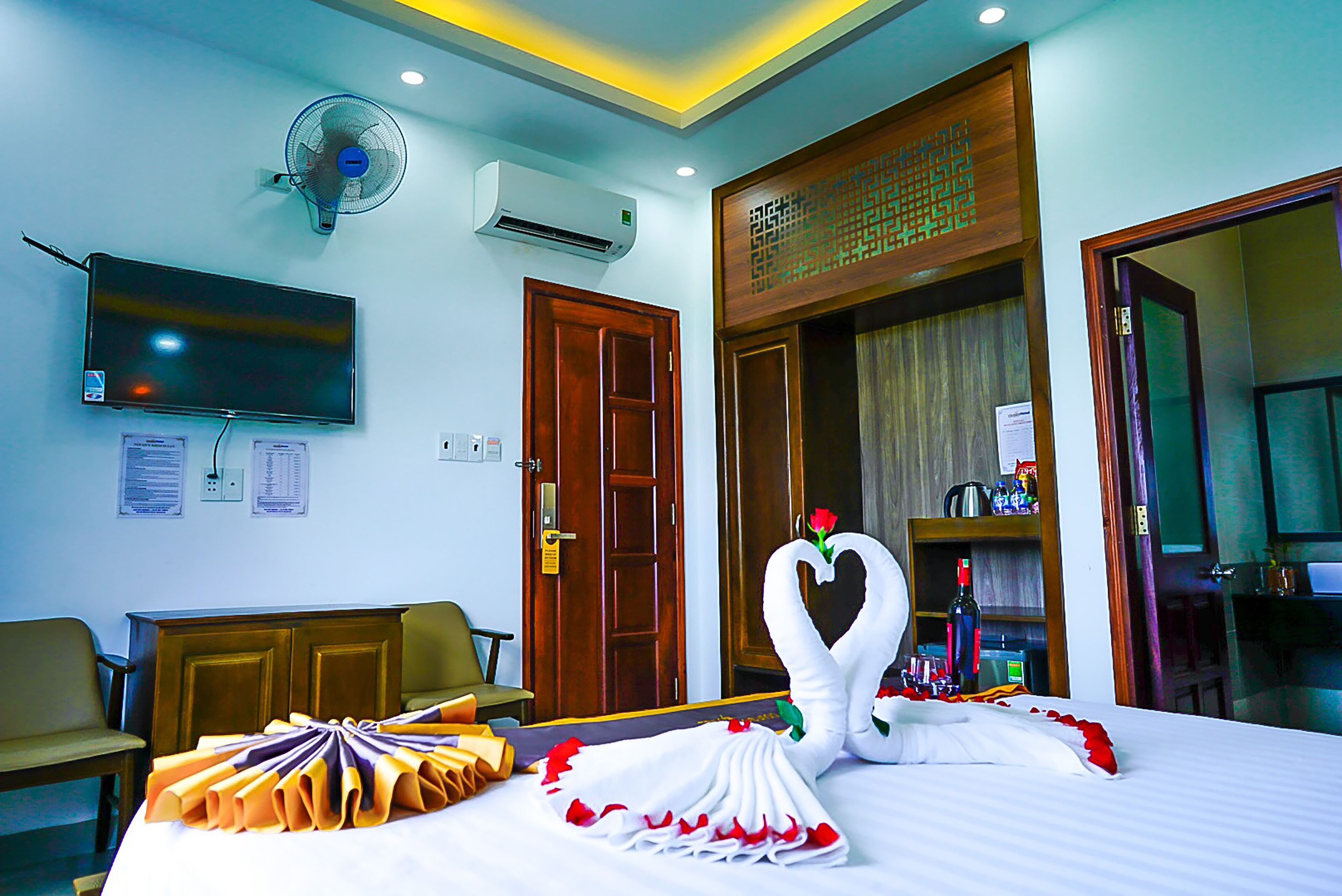 Phòng đôi Tiêu chuẩn, không cửa sổ | Bộ đồ giường kháng dị ứng, chăn bông, minibar, bàn 