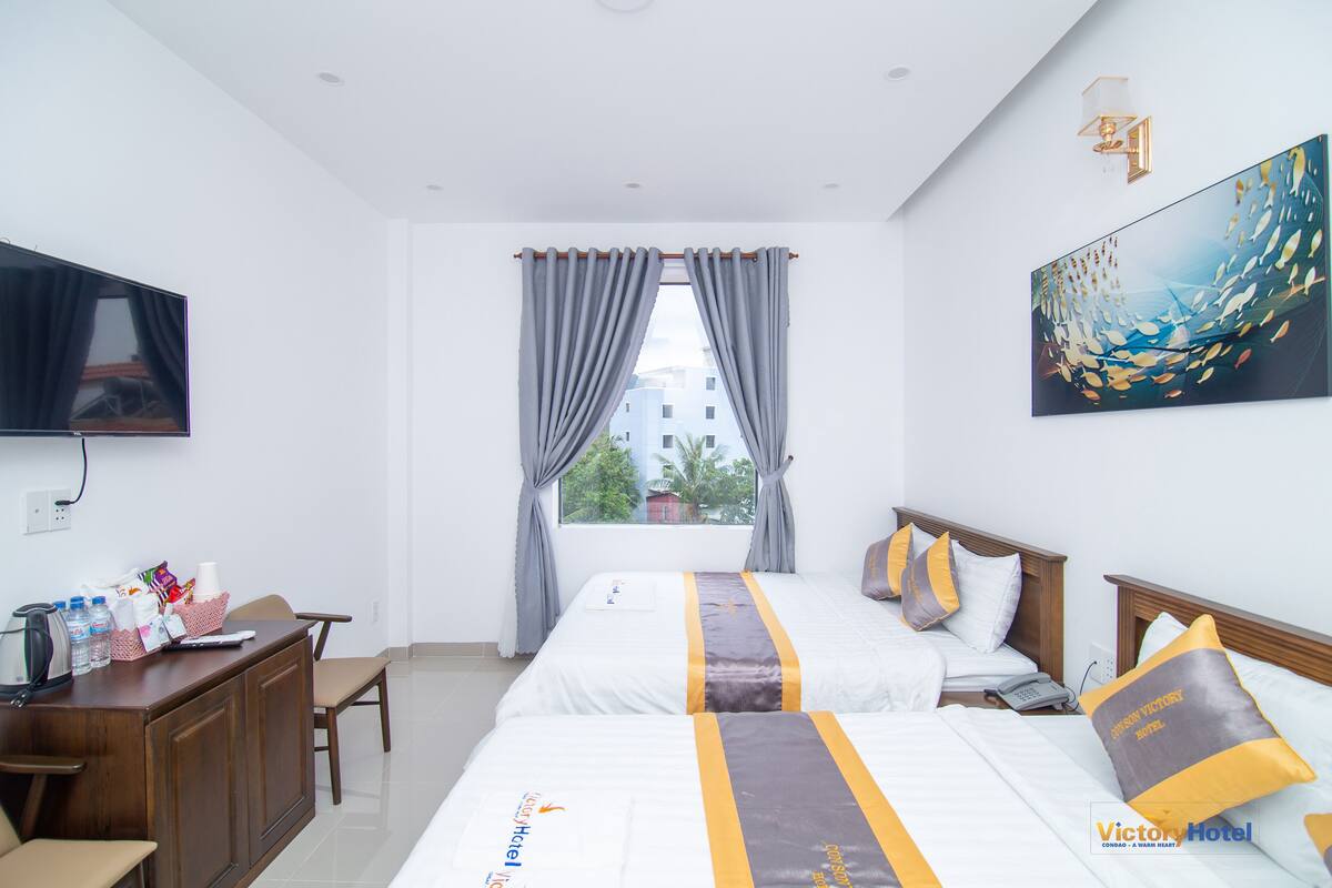 Kamar Quadruple Superior | Seprai antialergi, selimut bulu angsa, minibar, dan meja kerja