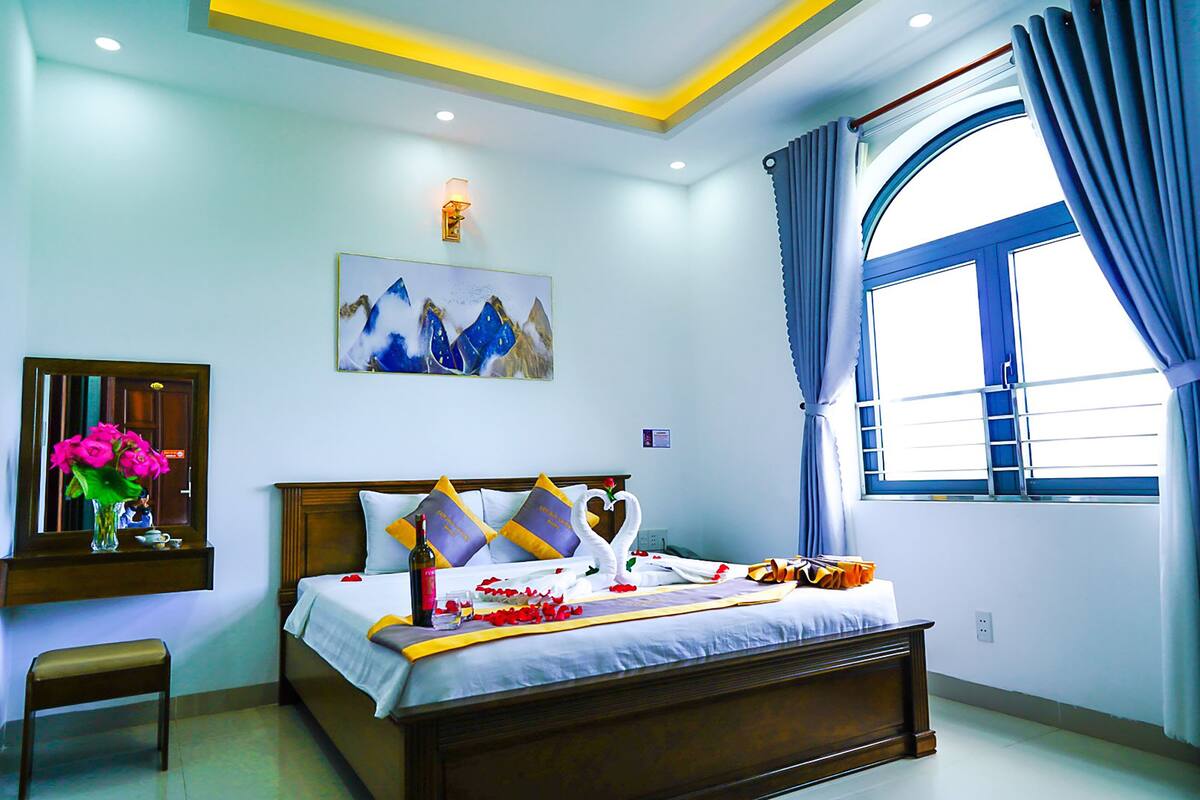 Kamar Double Superior | Seprai antialergi, selimut bulu angsa, minibar, dan meja kerja