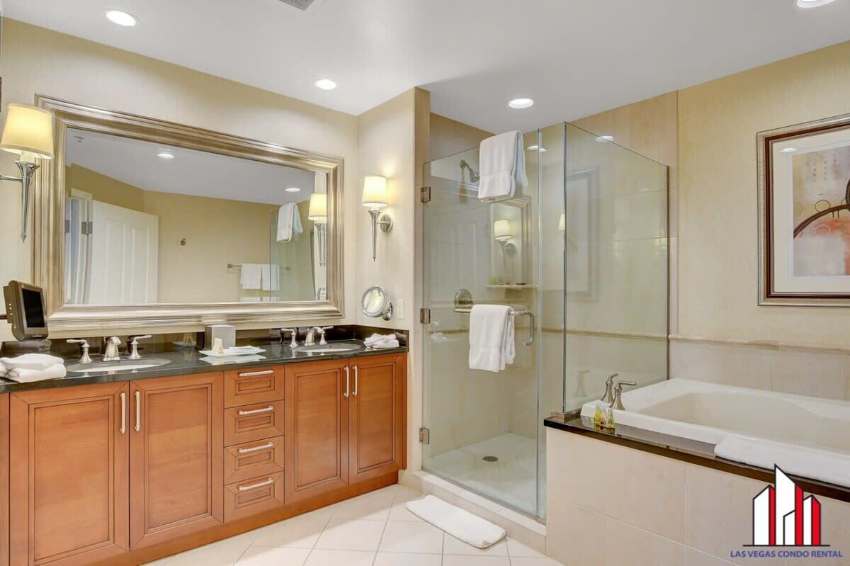 Doccia, asciugacapelli, asciugamani, sapone