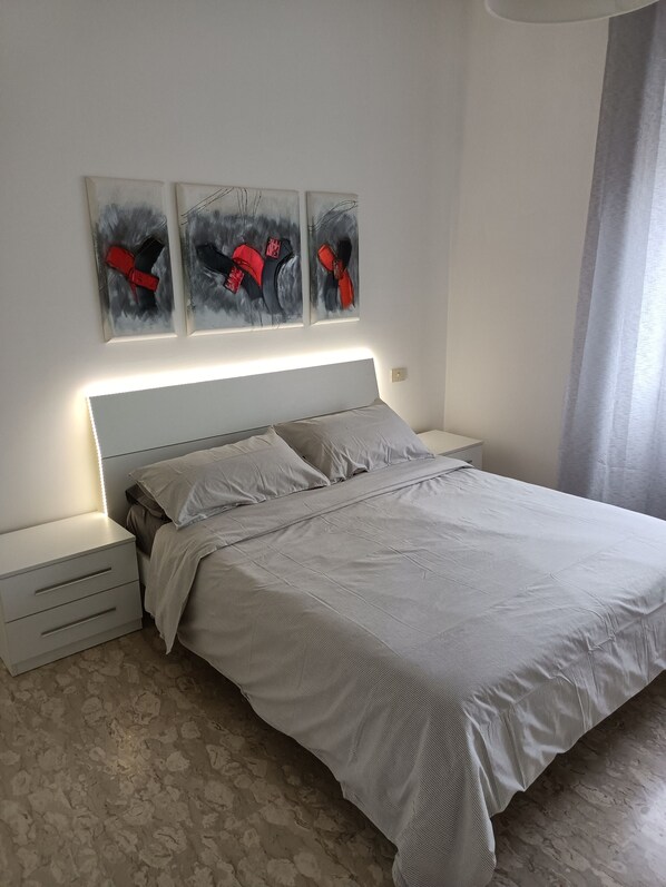 2 habitaciones, tabla de planchar con plancha, wifi y ropa de cama 