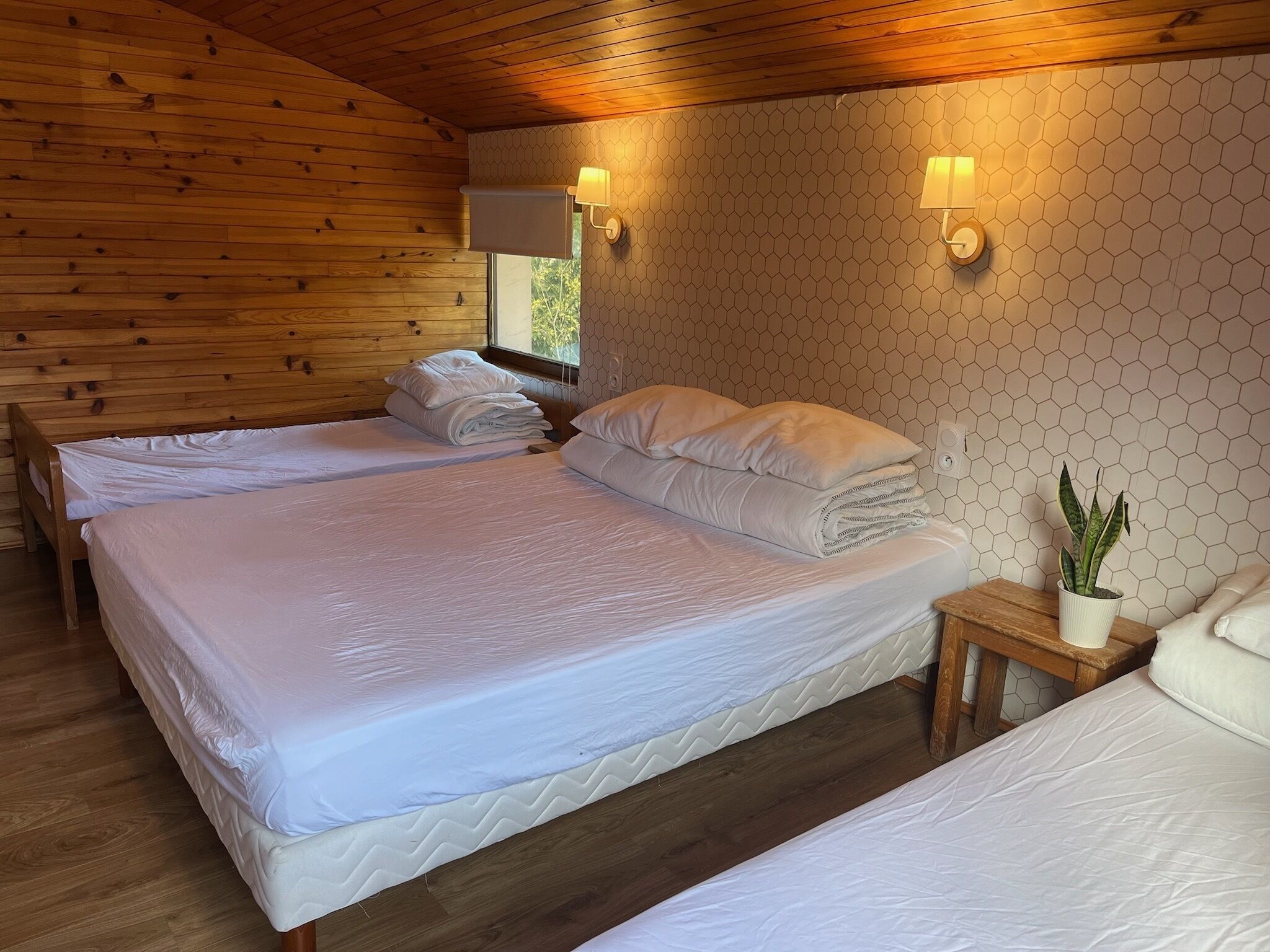 7 soverom, reiseseng for barn og internettilgang