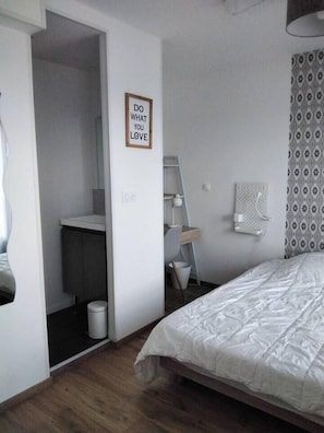 4 Schlafzimmer, Bügeleisen/Bügelbrett, Internetzugang, Bettwäsche