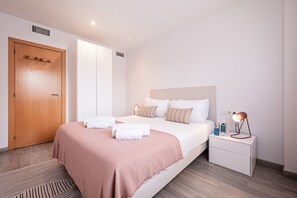 2 chambres, fer et planche à repasser, Wi-Fi gratuit, draps fournis