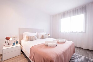 2 bedrooms, iron/ironing board, free WiFi, bed sheets - Sweett | Fira 504 - Two Bedroom Apartment, Sleeps 5 (Barcelona)