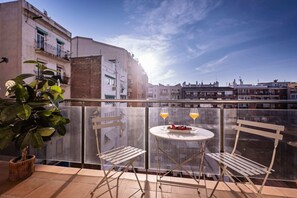 Outdoor dining - Sweett | Fira 504 - Two Bedroom Apartment, Sleeps 5 (Barcelona)