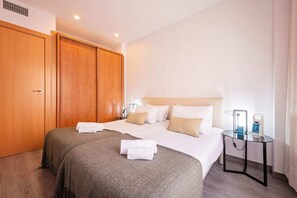 2 chambres, fer et planche à repasser, Wi-Fi gratuit, draps fournis