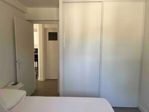 1 chambre, fer et planche à repasser, Wi-Fi gratuit, draps fournis
