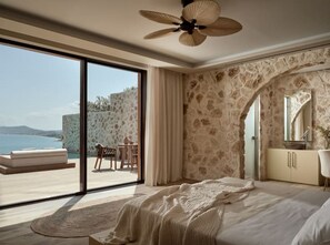 1 makuuhuone, tallelokero huoneessa, silitysrauta/-lauta