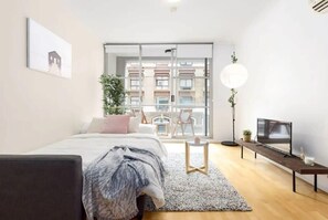 Iron/ironing board, WiFi, bed sheets, wheelchair access