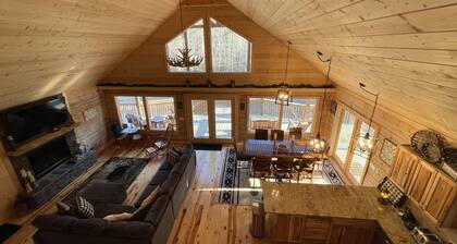 Beautiful New Cabin on the Broad River, 3 miles from Lake Lure, NC