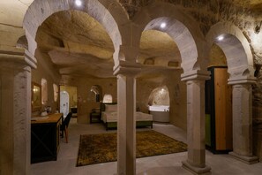 EXCLUSIVE CAVE SUITE ROOM WITH JACUZZI | Egyptian cotton sheets, premium bedding, minibar, in-room safe - The Niche Cave Hotel (Nevsehir)