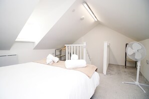 Apartment - Skyline Immaculate 2-bed Apartment in Swansea (Swansea)