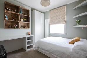 4 bedrooms, iron/ironing board, free WiFi, bed sheets