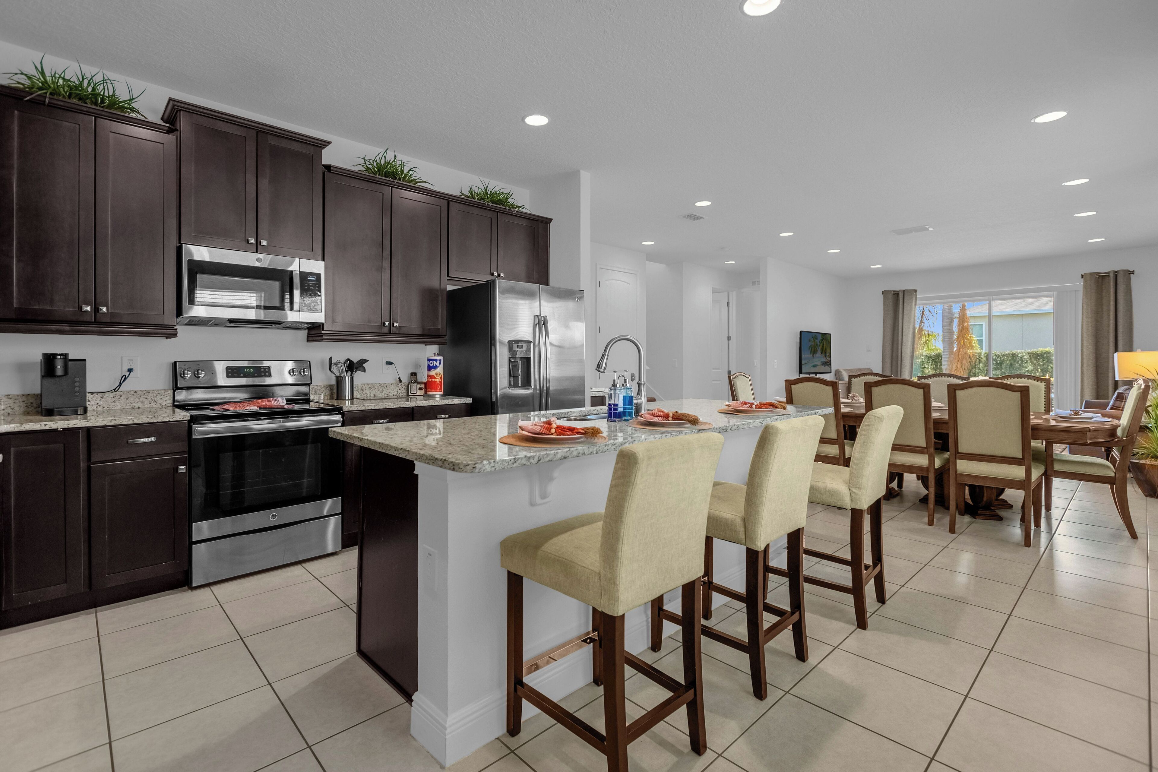 冰箱、微波炉、烤箱、炉灶