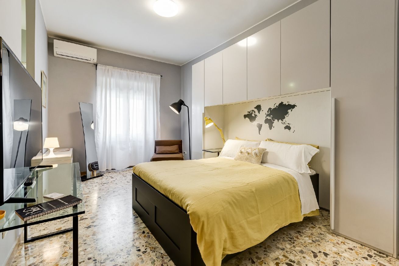 1 habitación, tabla de planchar con plancha, cuna de viaje y wifi 