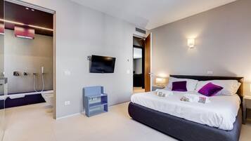 3 bedrooms, desk, iron/ironing board, travel cot