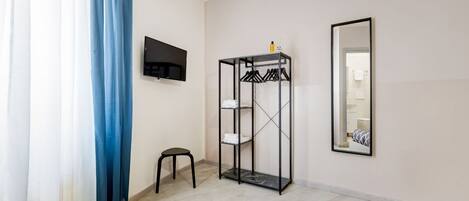 3 bedrooms, desk, iron/ironing board, WiFi