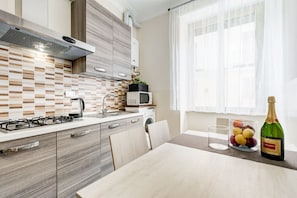 Fridge, microwave, oven, stovetop